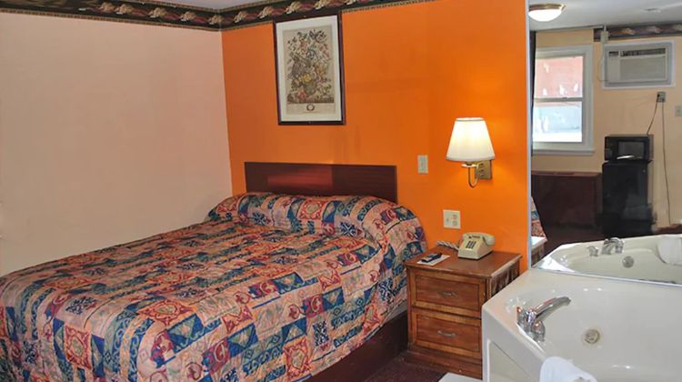 Red Carpet Inn Room