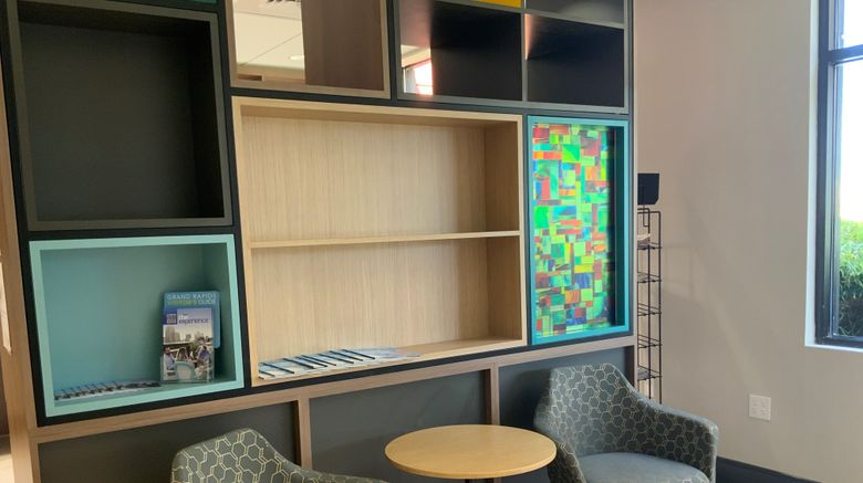 <b>Holiday Inn Grand Rapids Downtown Lobby</b>. Images powered by <a href="https://www.leonardoworldwide.com/" title="Leonardo Worldwide" target="_blank">Leonardo</a>.