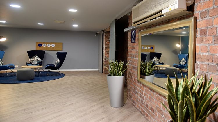Holiday Inn Express Albert Dock Lobby