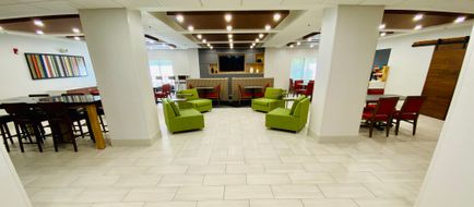 Holiday Inn Express Hotel & Suites Exterior