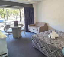 Dalby Manor Motor Inn Room