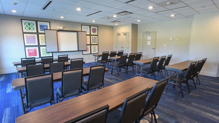 Holiday Inn Express Hotel & Suites Meeting