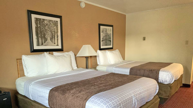 Red Carpet Inn & Suites Room