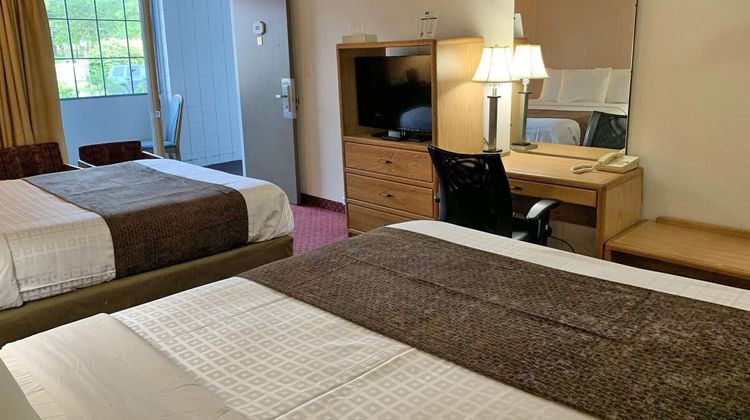 Red Carpet Inn & Suites Room