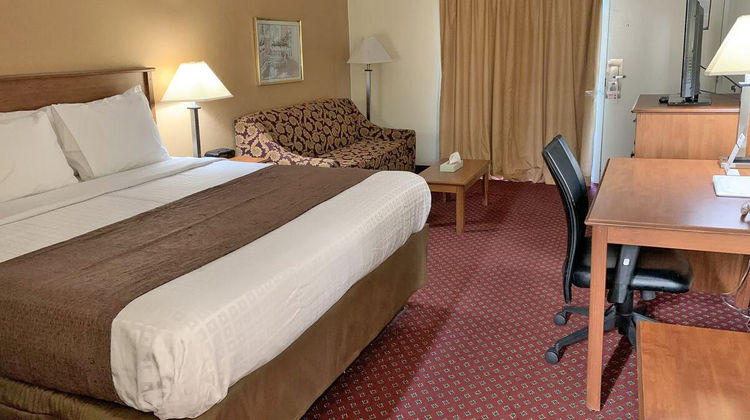 Red Carpet Inn & Suites Room