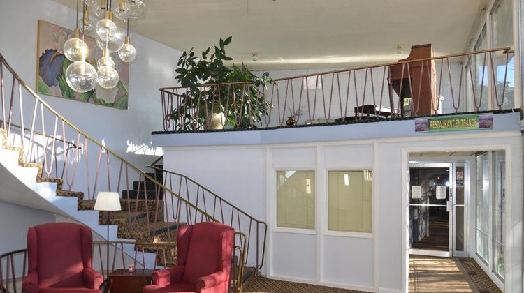 Red Carpet Inn & Suites Lobby