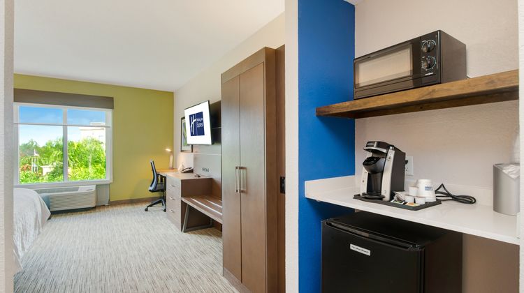 Holiday Inn Express Hotel & Suites Room