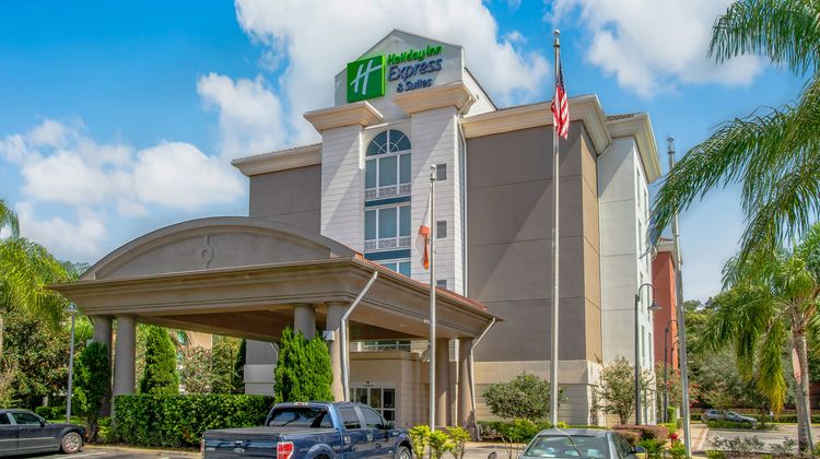 Holiday Inn Express Hotel & Suites Exterior