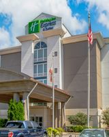 Holiday Inn Express Hotel & Suites