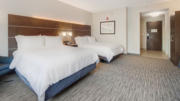 Holiday Inn Express Hotel & Suites Room