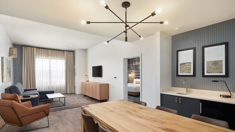 Hotel Indigo Tallahassee-CollegeTown Suite