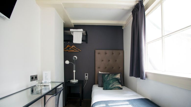 <b>Quentin Leidse Square Room</b>. Images powered by <a href="https://www.leonardoworldwide.com/" title="Leonardo Worldwide" target="_blank">Leonardo</a>.