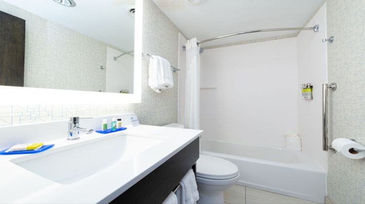 Holiday Inn Express Cincinnati-West Room