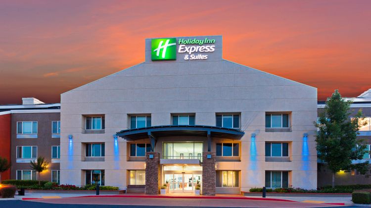 Holiday Inn Express Exterior
