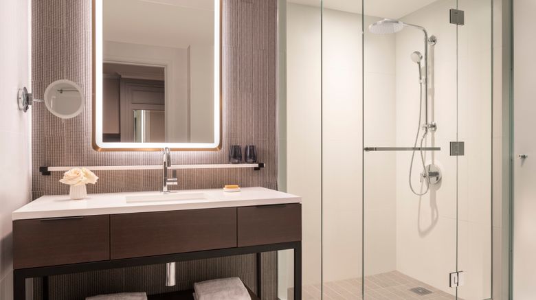 <b>Four Seasons Hotel at Embarcadero Room</b>. Images powered by <a href="https://www.leonardoworldwide.com/" title="Leonardo Worldwide" target="_blank">Leonardo</a>.