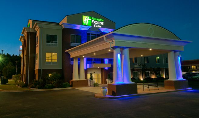 Holiday Inn Express Hotel & Suites Exterior