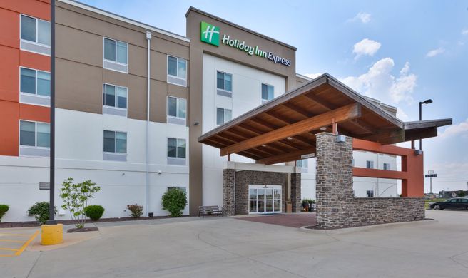 Holiday Inn Express & Suites Effingham Exterior
