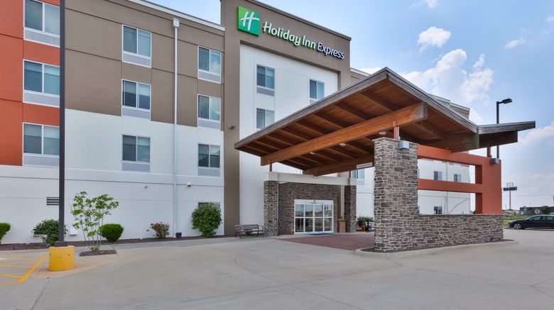 <b>Holiday Inn Express & Suites Effingham Exterior</b>. Images powered by <a href="https://www.leonardoworldwide.com/" title="Leonardo Worldwide" target="_blank">Leonardo</a>.