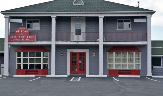 Red Carpet Inn & Suites Exterior