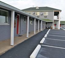 Red Carpet Inn & Suites Exterior