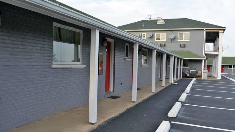 Red Carpet Inn & Suites Exterior
