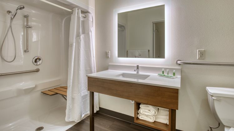 Holiday Inn Hotel & Suites Madison West Room