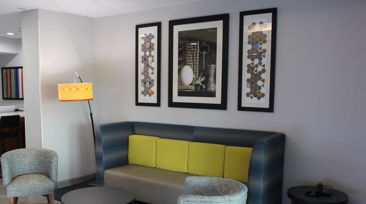 Holiday Inn Express & Suites Lobby