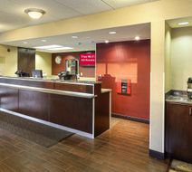 Red Roof PLUS+ Washington DC - Oxon Hill Lobby