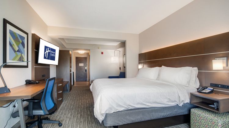 Holiday Inn Express Hotel & Suites Suite