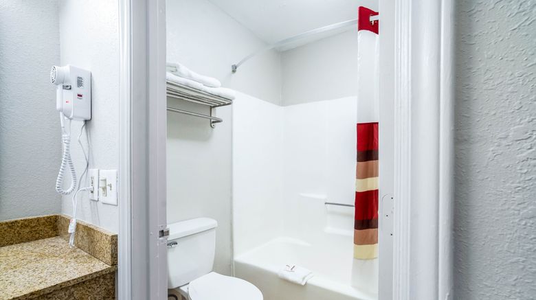 <b>Red Roof Inn Spartanburg – I-26 Room</b>. Images powered by <a href="https://www.leonardoworldwide.com/" title="Leonardo Worldwide" target="_blank">Leonardo</a>.