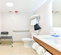 Holiday Inn Express Hotel & Suites Room