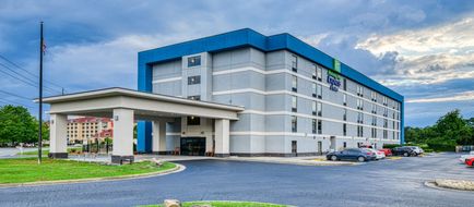 Holiday Inn Express Hotel & Suites Exterior