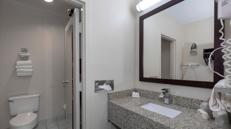 <b>Red Roof Inn Warrenton Room</b>. Images powered by <a href="https://www.leonardoworldwide.com/" title="Leonardo Worldwide" target="_blank">Leonardo</a>.