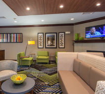 Holiday Inn Express & Stes Medical Dist Lobby