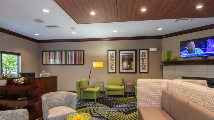 Holiday Inn Express & Stes Medical Dist Lobby