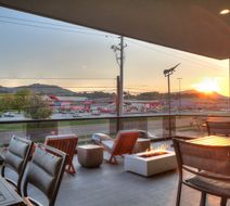 Holiday Inn & Suites Pigeon Forge Lobby