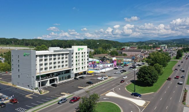 Holiday Inn & Suites Pigeon Forge Exterior