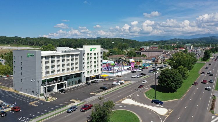 Holiday Inn & Suites Pigeon Forge Exterior
