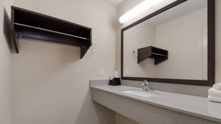 Red Roof Inn Houston - Spring North Room