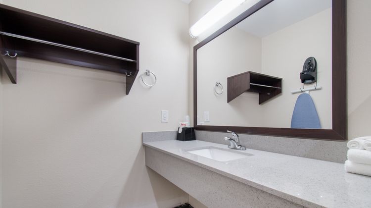 Red Roof Inn Houston - Spring North Room