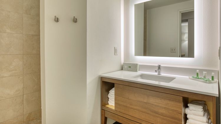 Holiday Inn Hotel & Suites Madison West Room