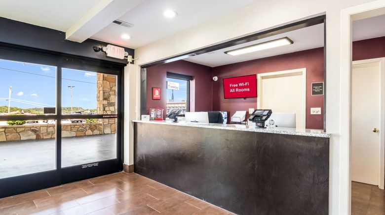 <b>Red Roof Inn Dandridge Lobby</b>. Images powered by <a href="https://www.leonardoworldwide.com/" title="Leonardo Worldwide" target="_blank">Leonardo</a>.