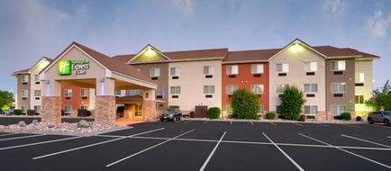 Holiday Inn Express Hotel & Suites Exterior