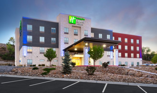Holiday Inn Express & Suites Price Exterior
