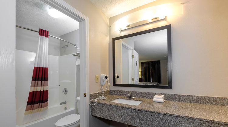 Red Roof Inn DeFuniak Springs Room