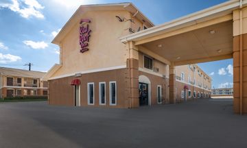 Red Roof Inn & Suites Denton