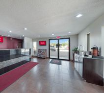 Red Roof Inn & Suites Denton Lobby