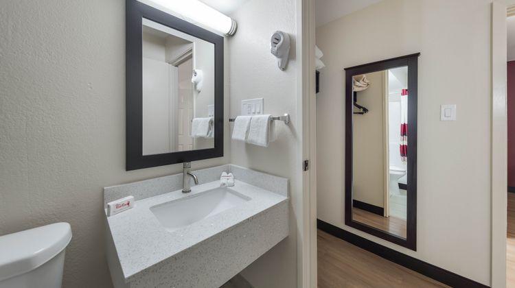 Red Roof Inn & Suites Denton Room