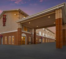 Red Roof Inn & Suites Denton Exterior