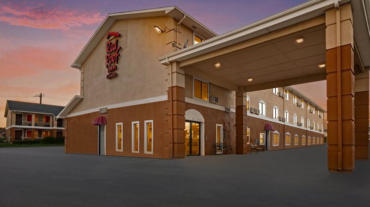 Red Roof Inn & Suites Denton Exterior